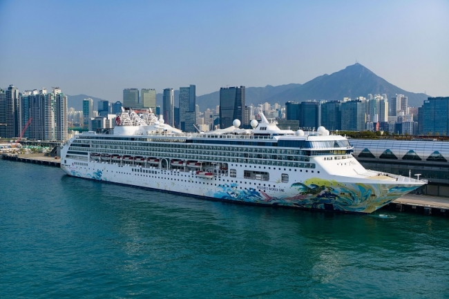 De Hong Kong a Bangkok: Un Viaje de Lujo a Bordo del Riviera